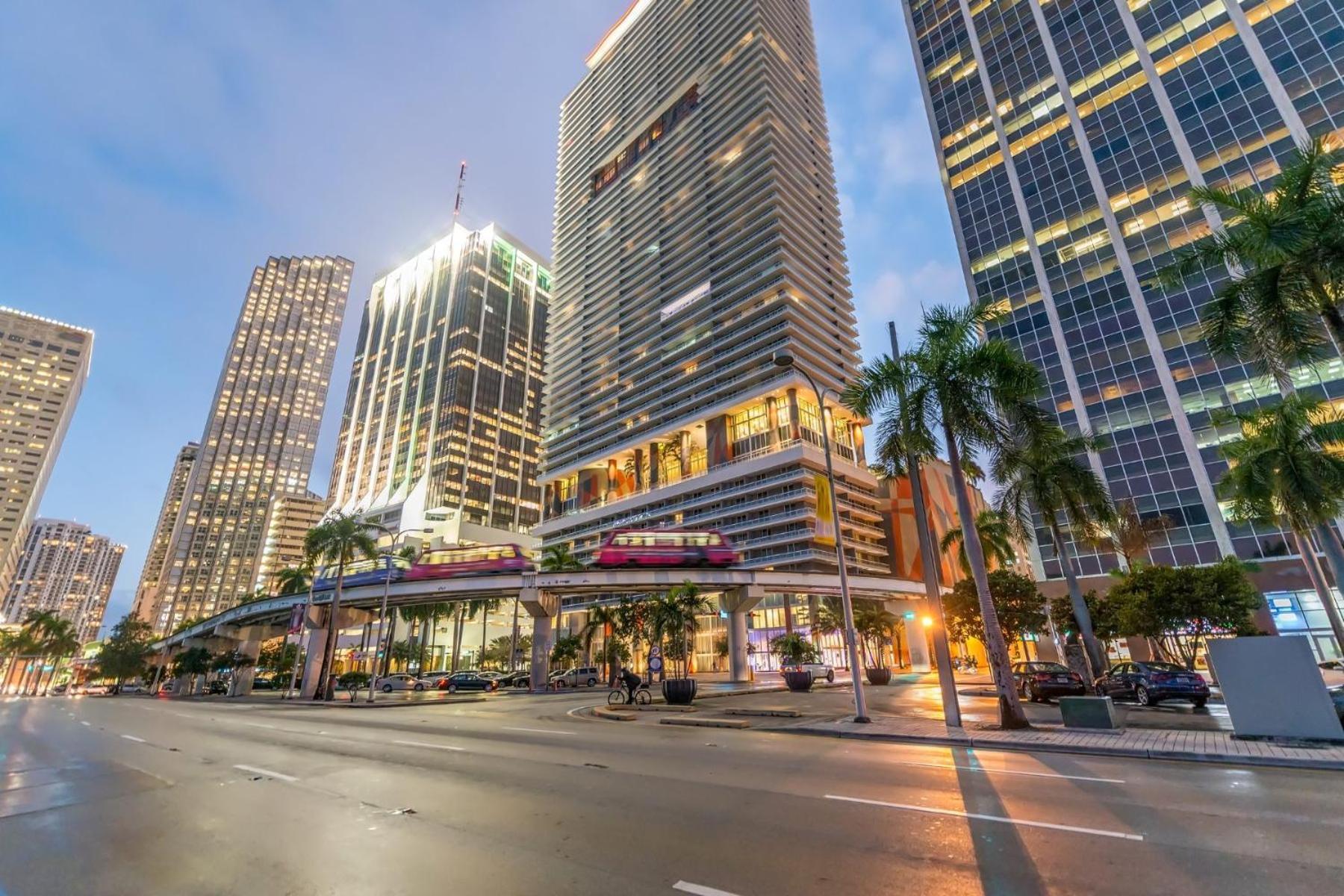Private At Lux Free Parking Miami